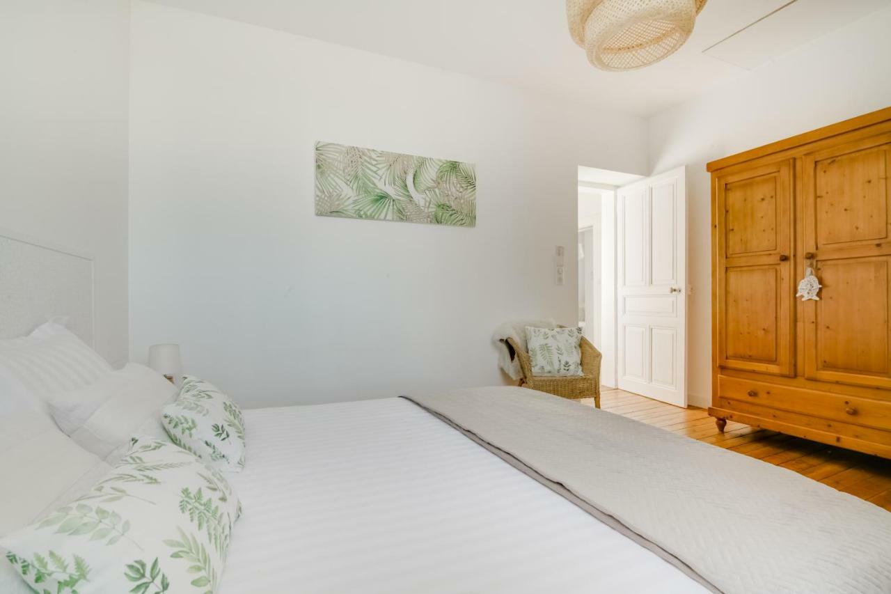 Maison Qui S'Y Frotte S'Y Pique Robert-Espagne Экстерьер фото