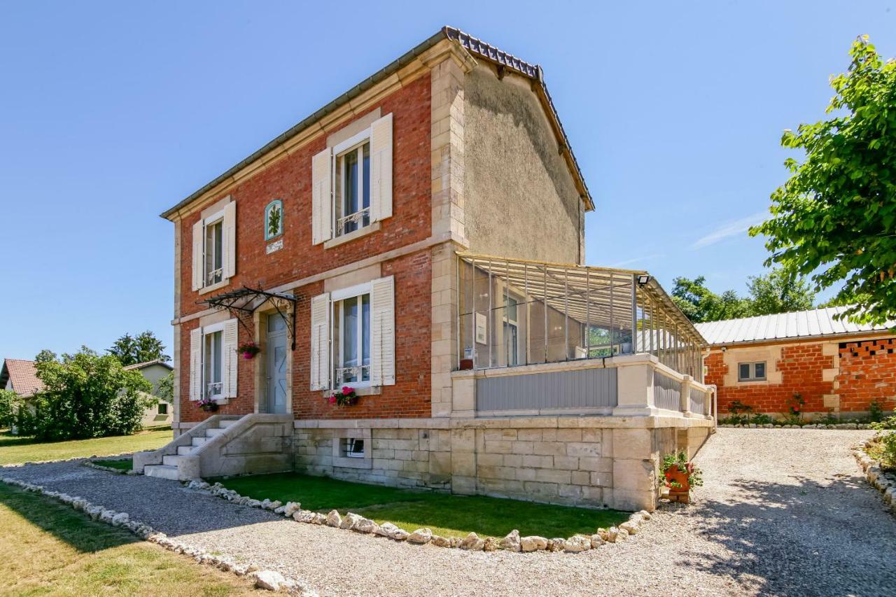 Maison Qui S'Y Frotte S'Y Pique Robert-Espagne Экстерьер фото
